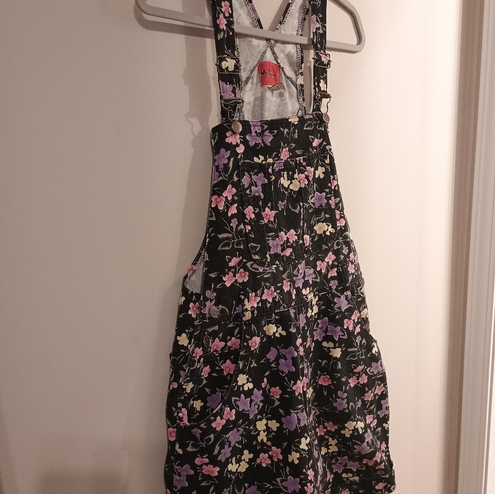 no Problem Floral Short Overalls Black with Pink & Purple Flowers Women's Size M - Picture 5 of 8